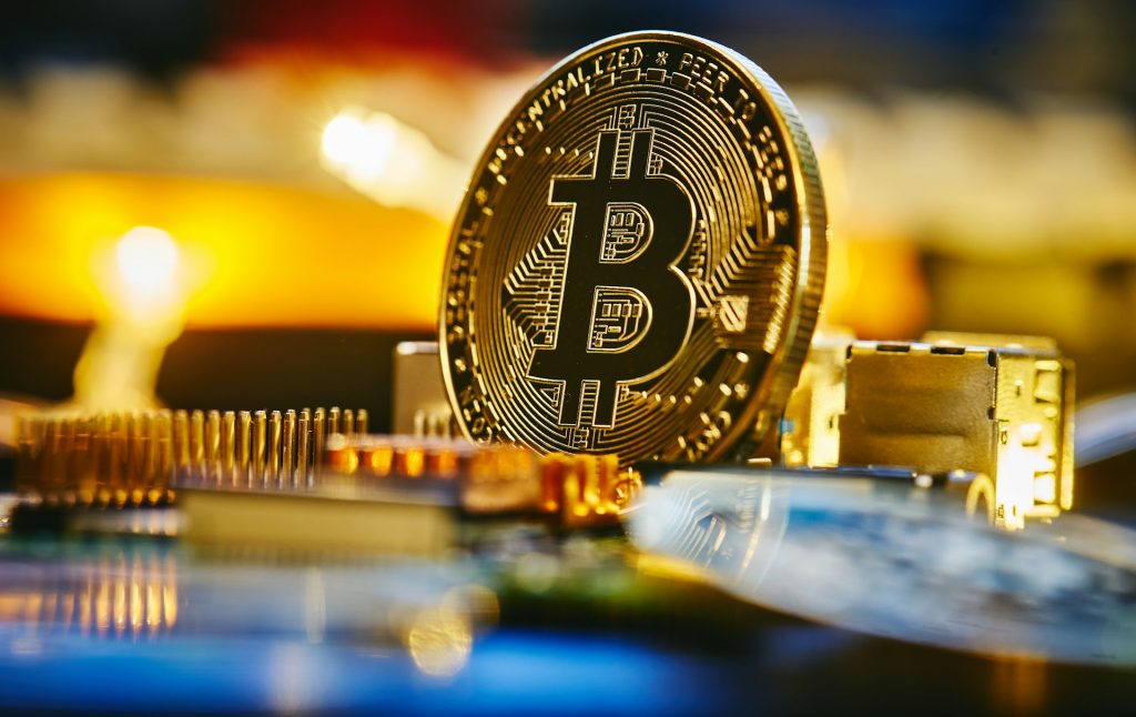 Tensión en el Mercado: Vencen Opciones de Criptomonedas por $4,300 Millones Mientras Ripple Apuesta por la Investigación Académica