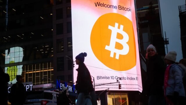 108239359-1765316609703-gettyimages-2250342442-US_CRYPTO.jpeg