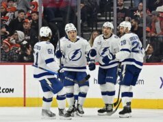 Lightning extiende el bistec ganador con victoria 7-2 sobre Flyers