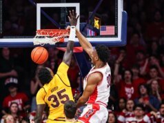 Koa Peat (doble-doble), el No. 1 Arizona mantiene a raya al estado de Arizona