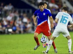 El delantero estadounidense Ricardo Pepi sufre una fractura en el brazo en la liga holandesa