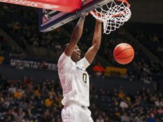 Virginia Occidental, no clasificada, intenta matar a otro gigante en el número 7 de Houston