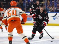 Los Torrid Sabres anotan en el primer tiro y se deslizan para vencer a los Geese