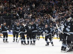 Resumen de la NHL: el gol de tiempo further de Clayton Keller lleva a Mammoth a superar a los Flyers