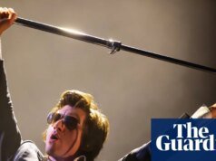 Arctic Monkeys lanza la primera canción nueva desde 2022 en beneficio de Struggle Youngster