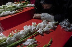 Irán convoca al enviado del Reino Unido por incidente con la bandera de la embajada: medios