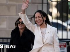 Premio Nobel de la Paz venezolano entrega su medalla a Trump