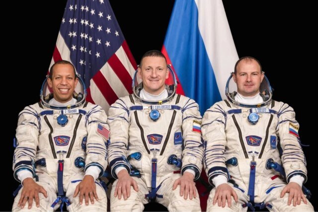 Soyuz-MS-28-crew-members-1280x853.jpg
