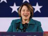 Klobuchar da los primeros pasos hacia la candidatura a gobernador de Minnesota en la carrera para reemplazar al asediado Walz