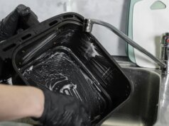 Mantenga limpia esa freidora: una rutina easy de 3 pasos