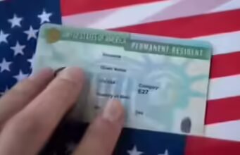 Titular de la tarjeta verde india afirma que “USCIS está viendo mi perfil de LinkedIn”: “No tengo antecedentes penales”