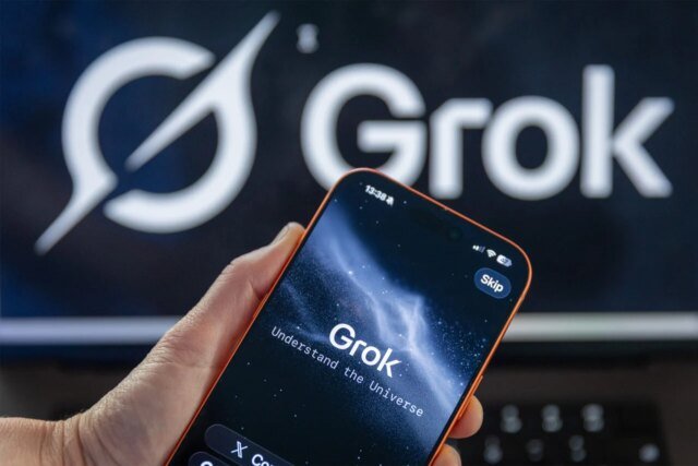 grok_interface_phone-1280x853.jpg