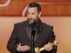 La estrella de Pitt, Noah Wyle, agradece a los trabajadores sanitarios en su discurso en los Globos de Oro