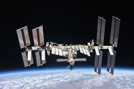 international-space-station-exterior-earth.jpg