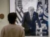 El Smithsonian reemplaza la exhibición del retrato de Trump, elimina las referencias al 6 de enero y al impeachment del texto que lo acompaña