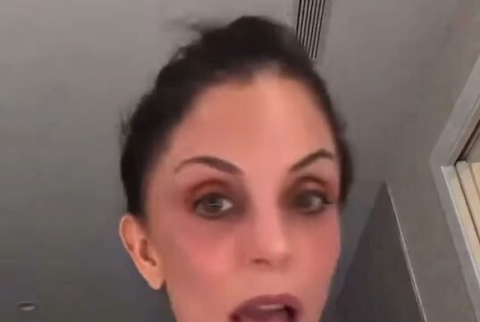 Bethenny Frankel es arrastrada mientras borra la crítica de Dangerous Bunny y publica un video de cortesía