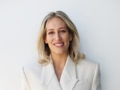 Phoebe Burgess revela que todavía vive en la granja de su familia seis años después de su separación de la estrella de la NRL Sam