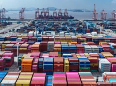 Un año después de los aranceles de Trump, las fábricas y los puertos chinos están llenos de actividad