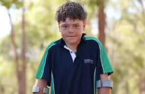 ‘Muchos extranjeros en la playa’: un adolescente australiano cuya familia fue arrastrada por el mar luchaba por conseguir ayuda en tierra