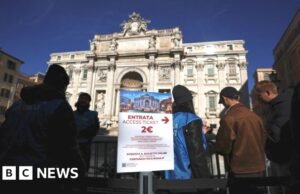 ‘Paga y sonríe’: los visitantes de Roma se enfrentan a cargos por la Fontana de Trevi