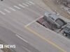 Ver: Momento en que un sumidero en Omaha atrapa autos y conductores