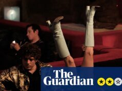 Revisión de Rosebush Pruning: una familia rica y disfuncional se mueve en círculos extraños