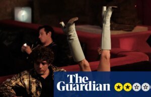 Revisión de Rosebush Pruning: una familia rica y disfuncional se mueve en círculos extraños