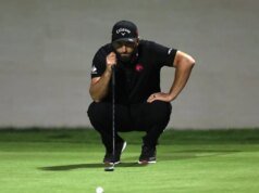 Jon Rahm se abre camino hacia el liderato de segunda ronda en LIV Adelaide