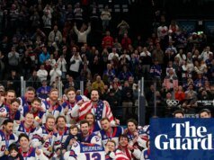 El equipo de hockey masculino de EE. UU. visita la Casa Blanca mientras algunos jugadores vinculados a Minnesota se mantienen alejados
