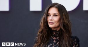 Catherine Zeta-Jones se ‘hunde’ en el coleccionismo de arte antes de su nuevo puesto