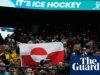 ‘Somos europeos’: los aficionados ondean la bandera de Groenlandia durante el partido olímpico de hockey sobre hielo entre Estados Unidos y Dinamarca