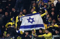 La respuesta del gobierno del Reino Unido a la prohibición de los aficionados al fútbol israelíes ‘inflamó las tensiones’: informe