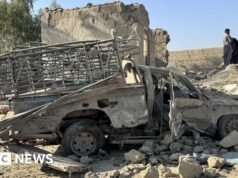 Pakistán lanza ataques contra Afganistán y los talibanes dicen que decenas de muertos