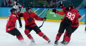 ‘Magic Mitch’: el mundo del hockey explota tras la remontada de Canadá en cuartos de closing