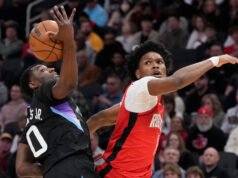 Smith anota 31 puntos, Thompson suma 20 y los Rockets vencen al Jazz