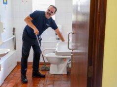 Conocí a Danny Dyer en su parque de caravanas y descubrí un ‘aguafiestas en serie’