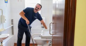 Conocí a Danny Dyer en su parque de caravanas y descubrí un ‘aguafiestas en serie’