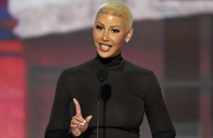 Amber Rose defiende a la viuda de Charlie Kirk contra las críticas en línea
