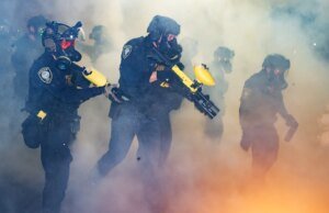 El DHS se descarga contra los demócratas anti-ICE después de que un hombre fue arrestado con un manifiesto, un presunto complot “perturbador” para matar agentes