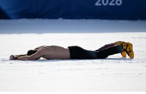Un snowboarder austriaco se desnuda en medio del frío durante una salvaje celebración tras ganar el oro olímpico