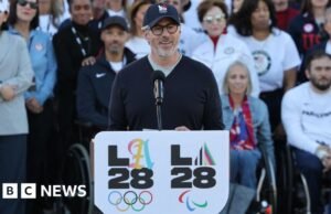 El jefe de los Juegos Olímpicos de Los Ángeles 2028 ‘lamenta profundamente’ los correos electrónicos coquetos con Ghislaine Maxwell