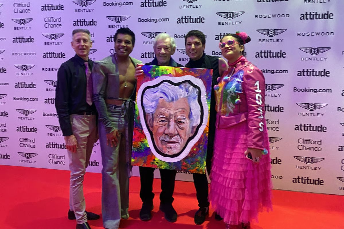 La pintura de Sir Ian McKellen recauda fondos para la Fundación Peter Tatchell