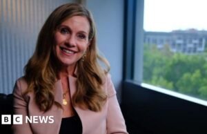 La mujer encargada de expulsar a los niños australianos de las redes sociales