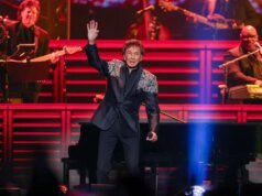 Barry Manilow cancela más conciertos en medio de su recuperación tras una cirugía de cáncer