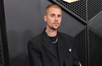 Justin Bieber sorprende a los Grammy al actuar en ropa inside; Trevor Noah bromea sobre Nicki Minaj en monólogo