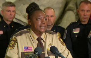 El sheriff del condado de Hennepin, Minnesota, cube que se siente "chivo expiatorio" por los federales