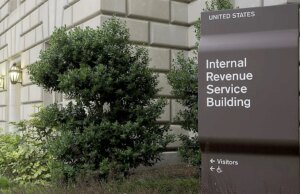 El IRS compartió erróneamente datos confidenciales de contribuyentes inmigrantes con el DHS: expediente judicial