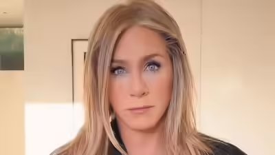 El viaje de Jennifer a través del amor, la traición y nuevos comienzos a los 57 años