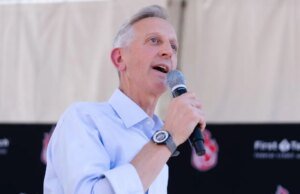 El alcalde de Portland exige que ICE abandone la ciudad después de que agentes federales usaran gases lacrimógenos contra los manifestantes “Decisiones repugnantes”