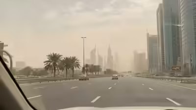 Clima en los Emiratos Árabes Unidos: Mercurio alcanzará los 34°C hoy; Autoridades advierten sobre niebla a primera hora de la mañana.